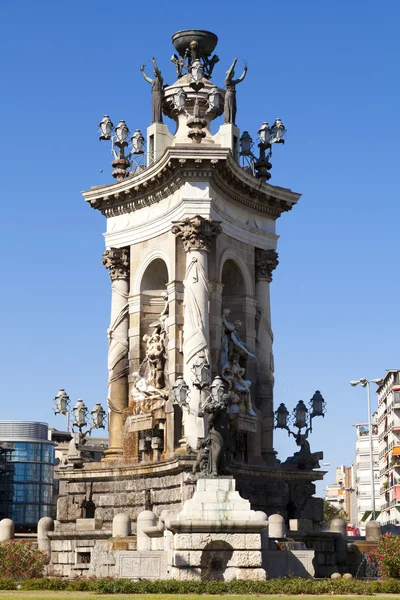 在西班牙广场的喷泉 — 图库照片