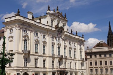 Başpiskopos palace prague yanında