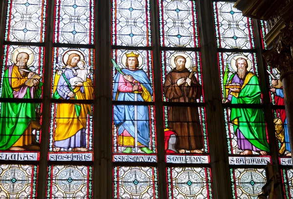 Blyinfattade fönster i katedralen i Prag — Stockfoto