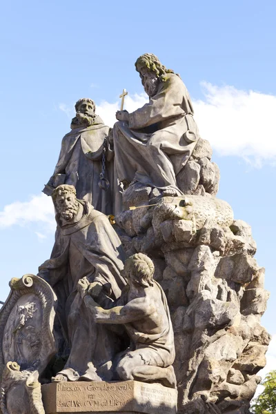 Charles bridge standbeeld — Stockfoto