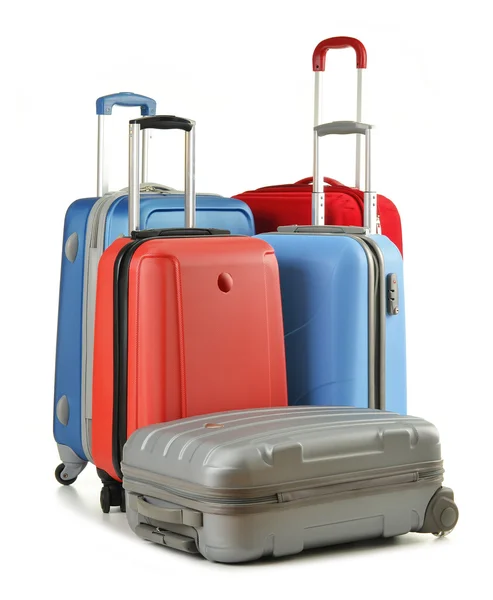 Bagage bestående av resväskor isolerade på vitt — Stockfoto