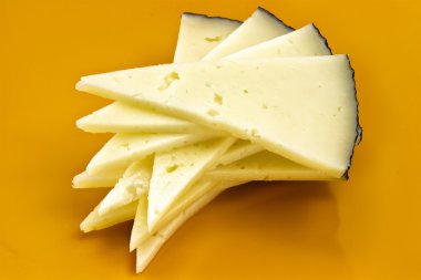bazı manchego peynir dilimleri