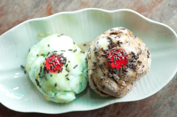 2 κουταλιές παγωτό — Φωτογραφία Αρχείου