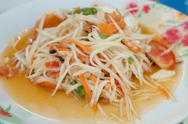 Thaise papaja salade met zout ei - somtum — Stockfoto