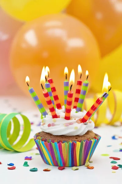 Kleurrijke verjaardagskaarsen — Stockfoto