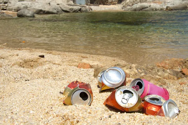 海滩上的垃圾 — 图库照片