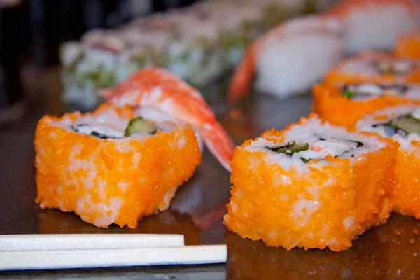 Sushi kaviárral — Stock Fotó