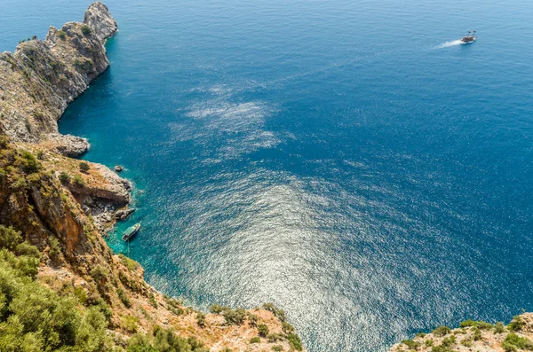 Deniz ve kayalıklarla fotoğraf — Stok fotoğraf