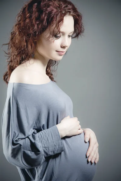 아름답고 젊은 임산부 — 스톡 사진