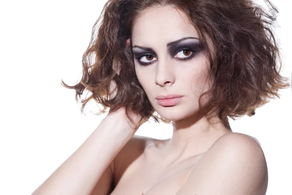 Cara de una hermosa mujer morena con maquillaje de alta moda —  Fotos de Stock