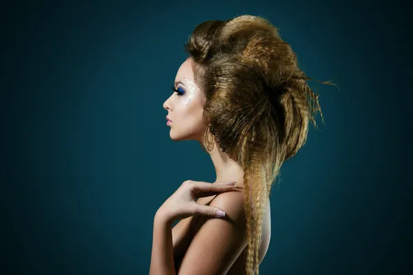 Gyönyörű meztelen nő, hosszú haj divat fotó — Stock Fotó