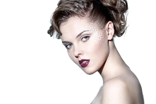 Studio portret van een mooie sexy brunette vrouw met perfecte make-up en haarkleur — Stockfoto