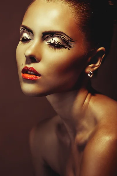 Face of a beautiful woman with creative makeup and red lips — Stock Photo, Image
