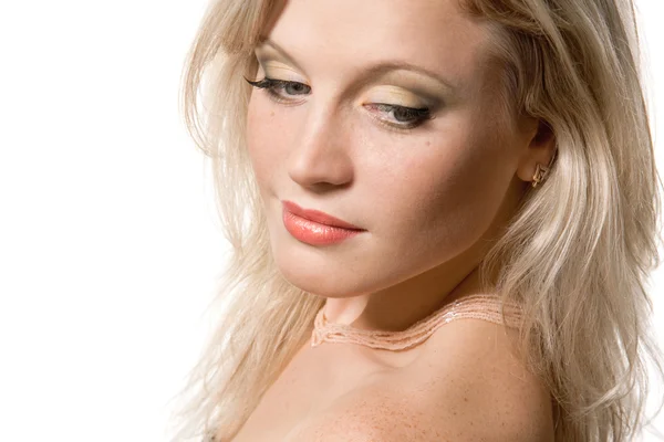 Retrato de close-up de uma jovem loira com pele perfeita — Fotografia de Stock
