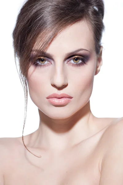 Gesicht einer sexy jungen brünetten Frau mit perfekter Haut — Stockfoto