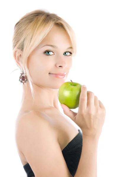 Yeşil elma tutan güzel kadın — Stok fotoğraf