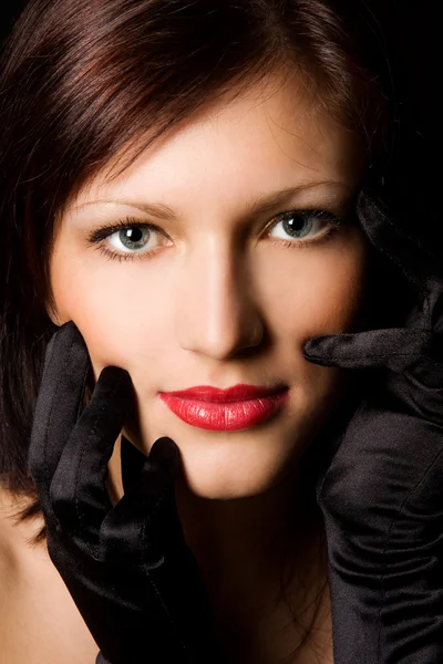 Closeup πορτρέτο του μια όμορφη younf μελαχρινή γυναίκα — Φωτογραφία Αρχείου