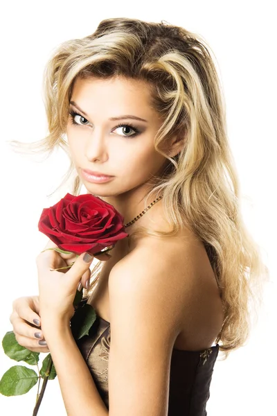 Closeup studio portret van een mooie sexy jonge vrouw met rode roos — Stockfoto
