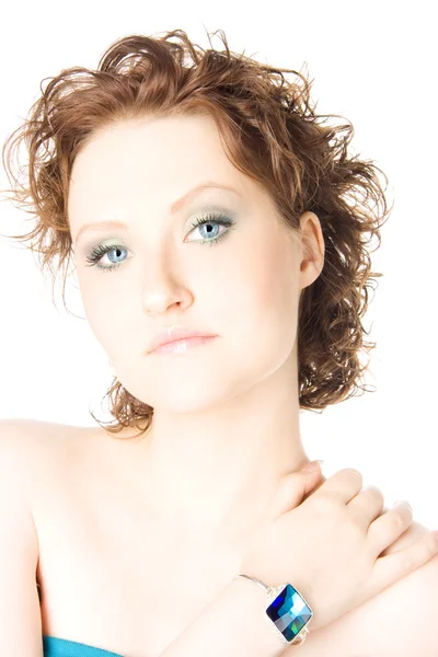 Closeup στούντιο πορτρέτο του μια όμορφη νεαρή γυναίκα — Φωτογραφία Αρχείου