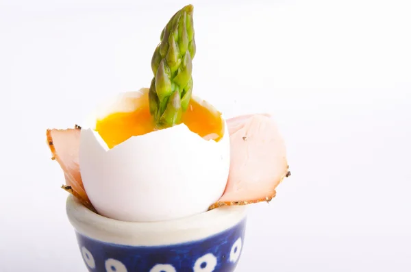 アスパラガスの半熟ゆで卵 — ストック写真