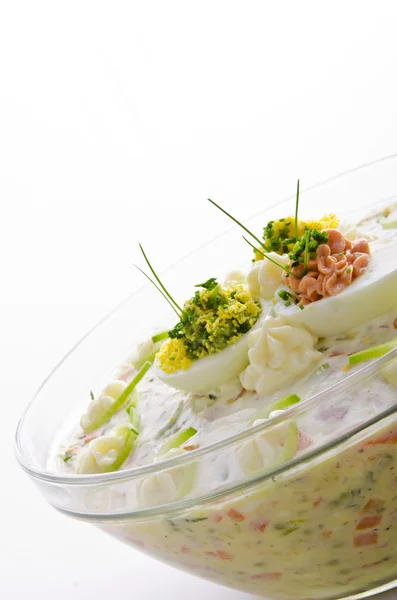 Volledige eieren met plantaardige salade — Stockfoto
