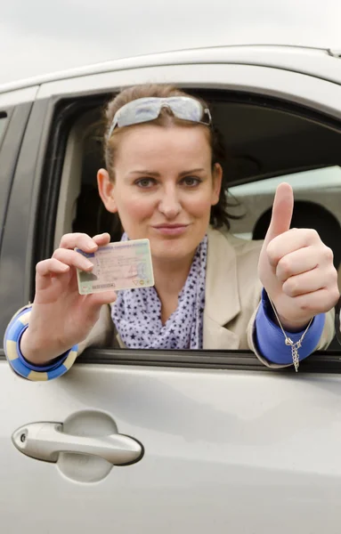 Donna con patente di guida — Foto Stock
