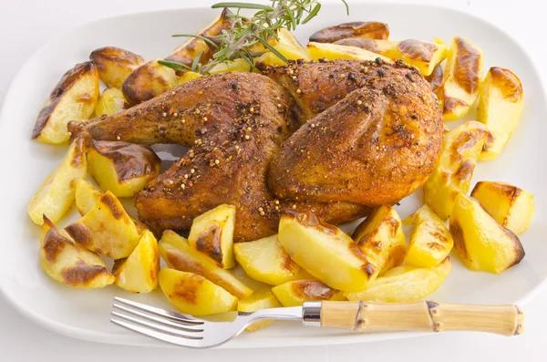 Chickens roast with baking potatoes — Stock Photo, Image