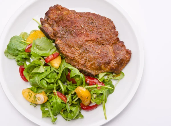 Costeleta cervical com salada de alperce-foguete — Fotografia de Stock