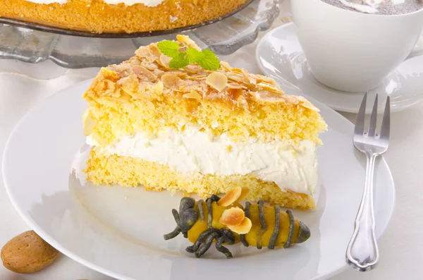 Flat cake with an almond and sugar coating and a custard or cream filling — Stock Photo, Image