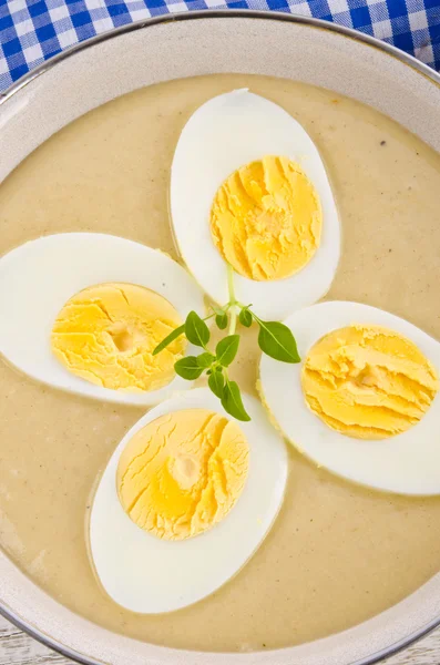 Jaja w sosie musztardowym — Zdjęcie stockowe