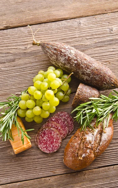 Węgierskiej, pikantne salami — Zdjęcie stockowe