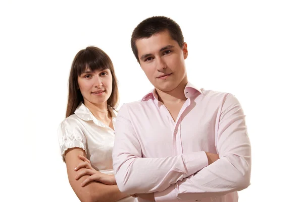 Портрет веселой деловой пары, стоящей вместе со сложенными руками на белом фоне — стоковое фото