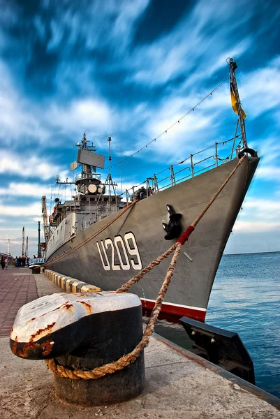 Russian battleship at the dock — Stock Photo, Image