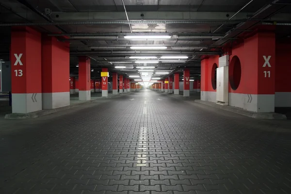 Podziemny parking — Zdjęcie stockowe