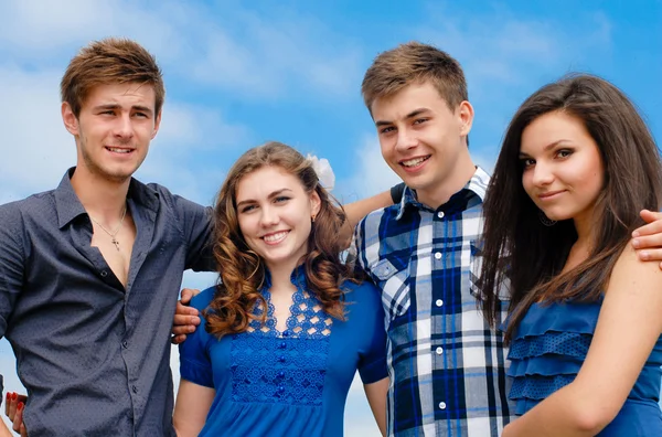 Happy teen friends smiling happilly — Stock Photo, Image