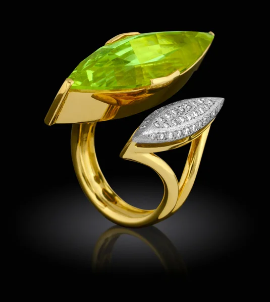 Arany gyűrű, gyémánt — Stock Fotó