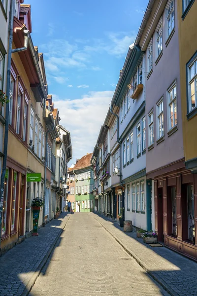 Huizen aan de beroemde kraemerbruecke in erfurt, Duitsland. — Stockfoto