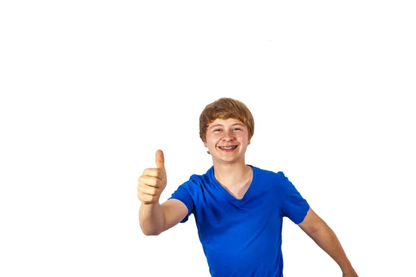Šťastný, radostný chlapec dává znamení — Stock fotografie