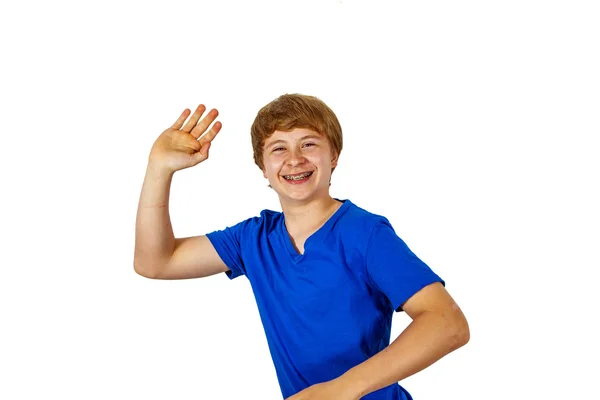 Ευτυχισμένη χαρούμενη αγόρι δίνει σήμα — Φωτογραφία Αρχείου