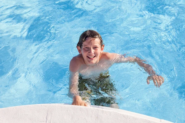 Boy swimming in the pool — Stock Photo, Image