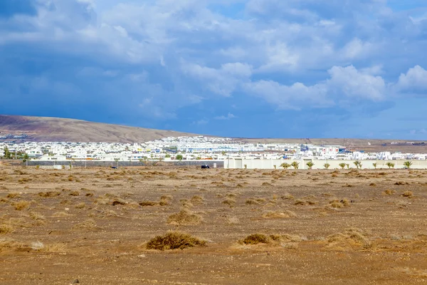 Verstedelijking project in playa blanca met nieuw gebouwde huizen — Stockfoto