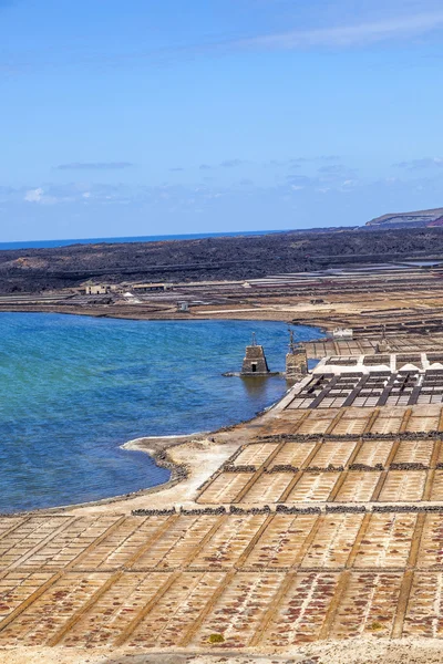塩製油所、生理食塩水 janubio、ランサローテ島、スペインから — ストック写真