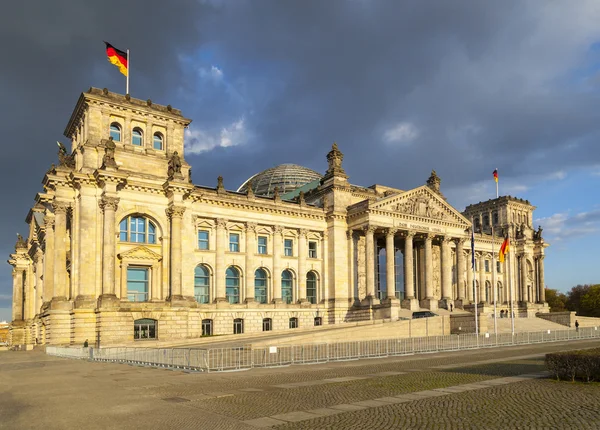 Reichstag famoso em Berlim, Alemanha — Fotografia de Stock
