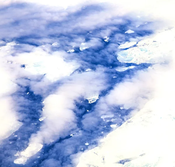 Sheet of ice floating on the arctic ocean — Stock Photo, Image