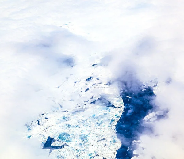 Φύλλο του πάγου που επιπλέουν στον Αρκτικό Ωκεανό — Φωτογραφία Αρχείου