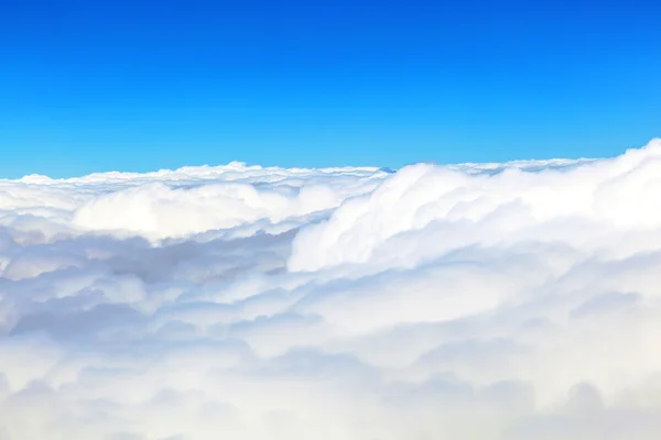 Облака с голубым небом — стоковое фото