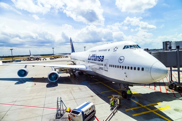 Πτήση της Lufthansa έτοιμος να το κεφάλι, διάδρομο — Φωτογραφία Αρχείου