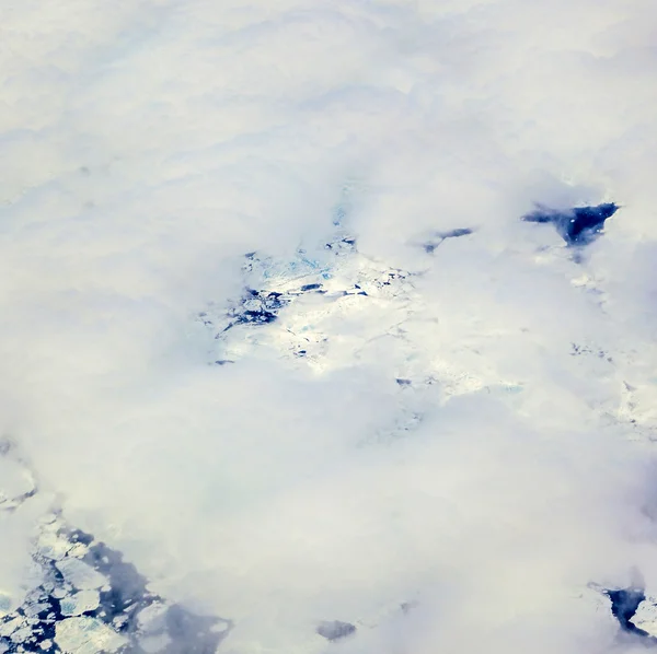 Nappe de glace flottant sur l'océan Arctique — Photo