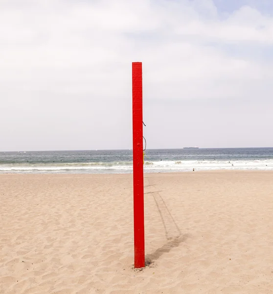 Poste de volley-ball à la plage en bleu — Photo