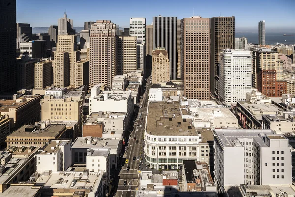 Gratte-ciel centre-ville de San Francisco en fin d'après-midi — Photo